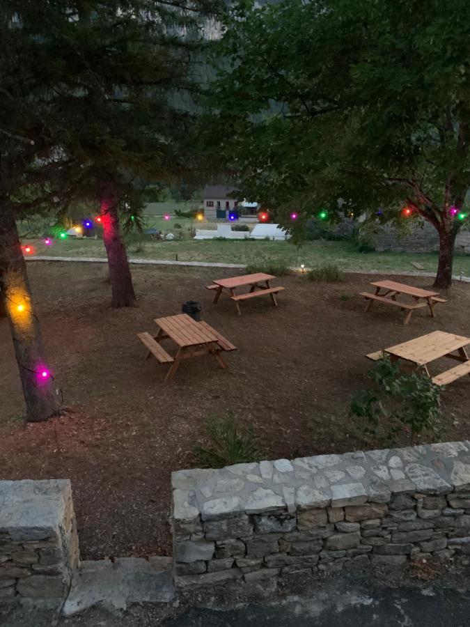 La Voutee 5 Epis Avec Bain Finlandais Prive Au Manoir Du Charme Gorges Du Tarn Bed & Breakfast Quezac  Eksteriør bilde