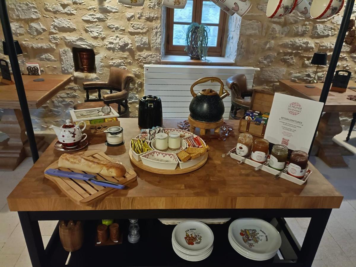 La Voutee 5 Epis Avec Bain Finlandais Prive Au Manoir Du Charme Gorges Du Tarn Bed & Breakfast Quezac  Eksteriør bilde