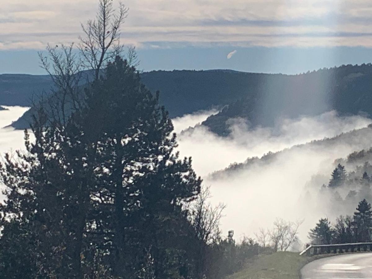La Voutee 5 Epis Avec Bain Finlandais Prive Au Manoir Du Charme Gorges Du Tarn Bed & Breakfast Quezac  Eksteriør bilde