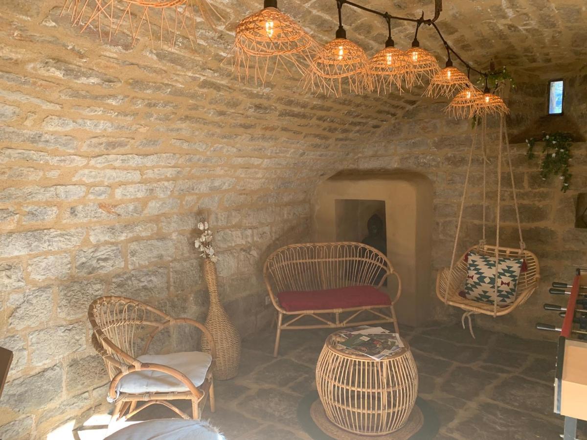 La Voutee 5 Epis Avec Bain Finlandais Prive Au Manoir Du Charme Gorges Du Tarn Bed & Breakfast Quezac  Eksteriør bilde